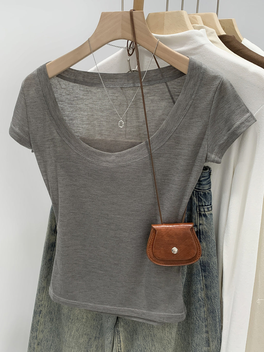 U-collar Short-sleeved T-shirt