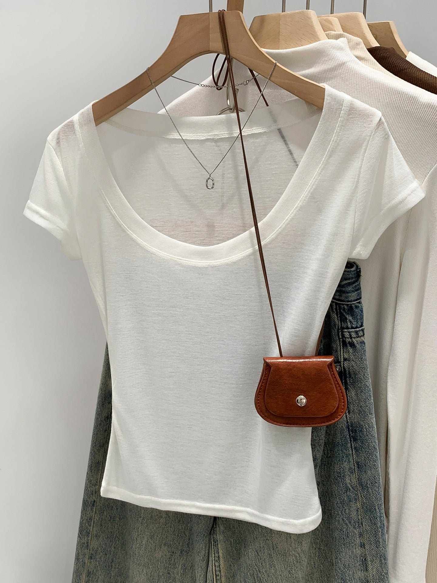 U-collar Short-sleeved T-shirt